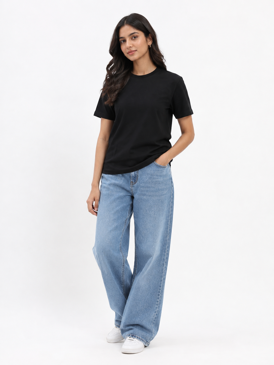 WOMEN'S BLACK SOLID T-SHIRT