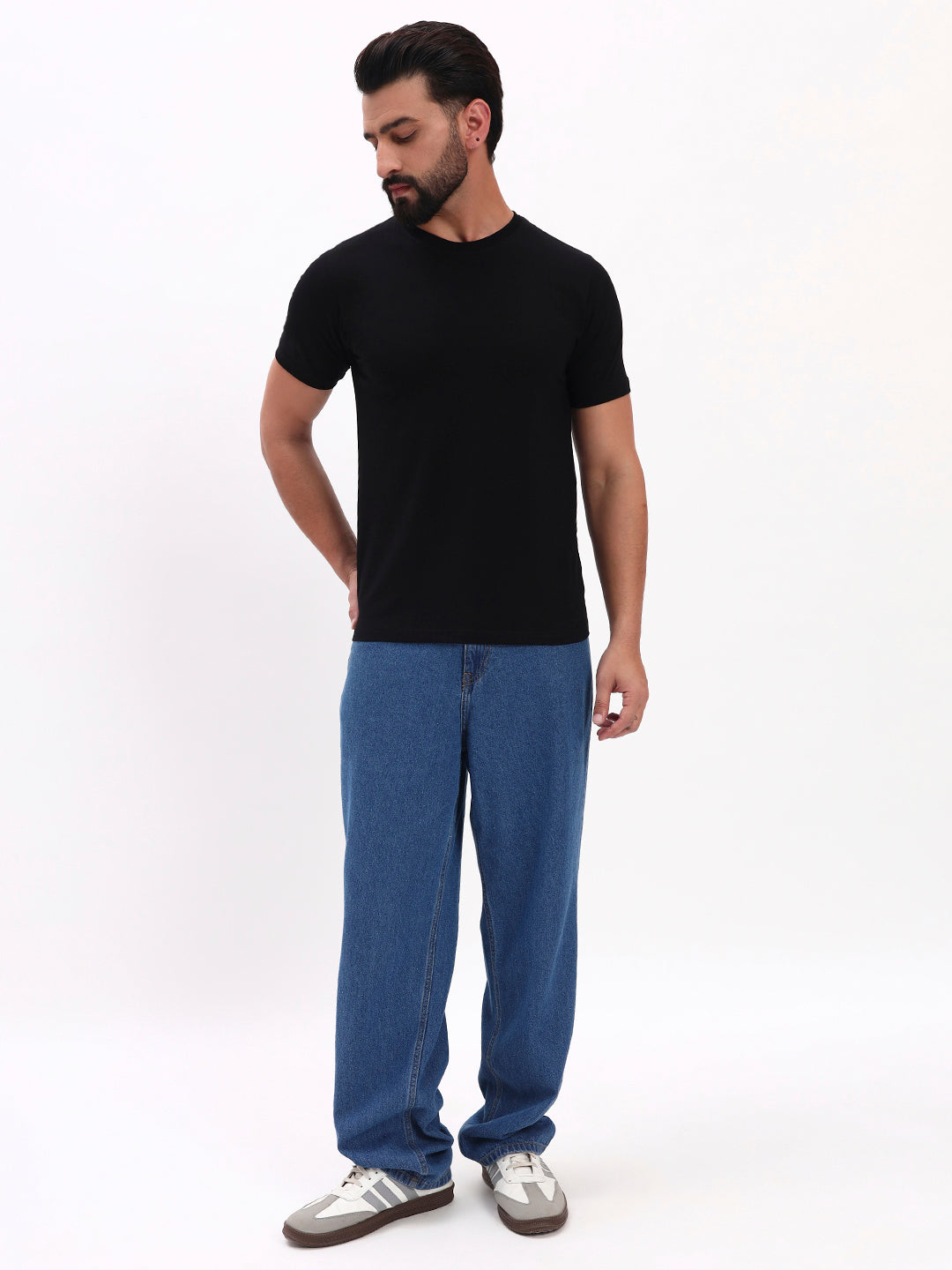 BLACK SOLID T-SHIRT